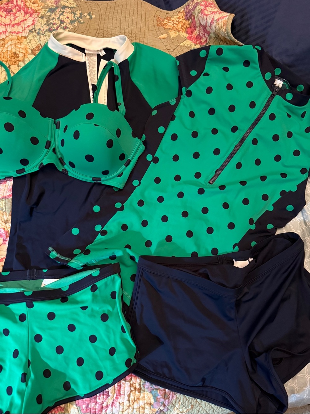 Boden Swim Suit 5 pcs-2 Rash Guards + 2 bottoms Green & Navy Polka Dot 34DD 6 8